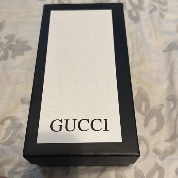 Gucci box and sunglasses pouch - Picture 2 of 4